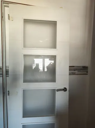 Puerta blanca lacada con 3 cristales