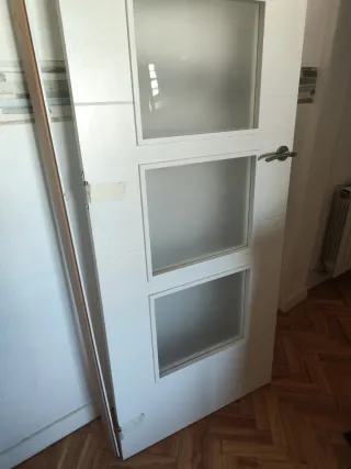 Puerta blanca lacada con 3 cristales