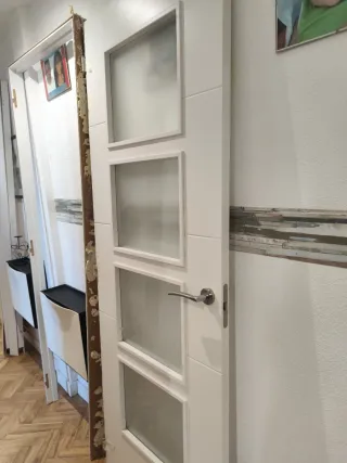 Puerta blanca lacada con 3 cristales