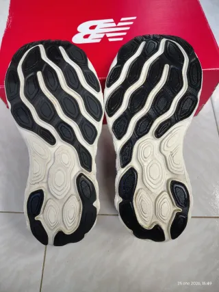 Zapatillas New Balance 880 Negro/Plata