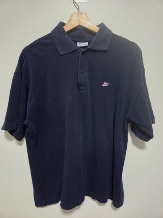 Polo Nike Azul marino con el bordado rosa