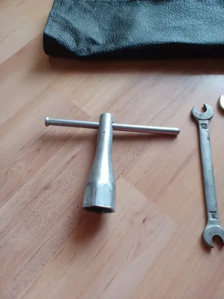 Juego de llaves fijas y llave de tubo