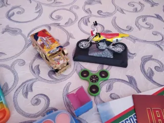 Lote Material Escolar y juguetes