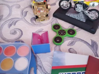 Lote Material Escolar y juguetes