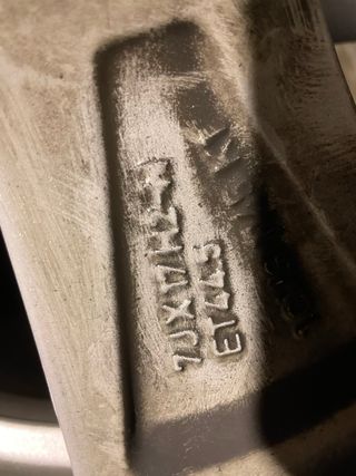 Llantas originales con neumáticos de invierno