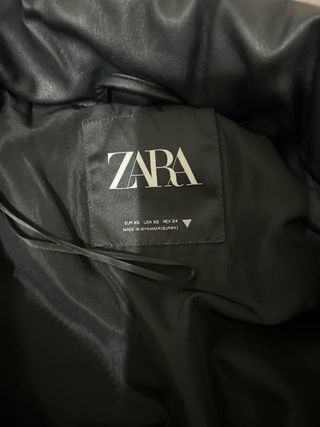 Plumífero efecto piel negro