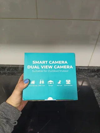 Cámara de vigilancia blanca