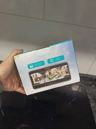 Cámara de vigilancia blanca