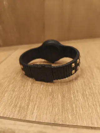 Orologio Hip Hop Nero e con borchiette Oro.