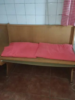 Banco esquinero de madera