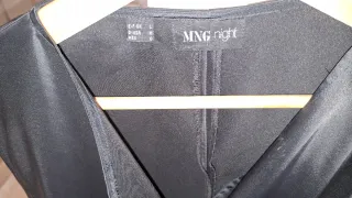 Vestido o top largo asimétrico negro Mango