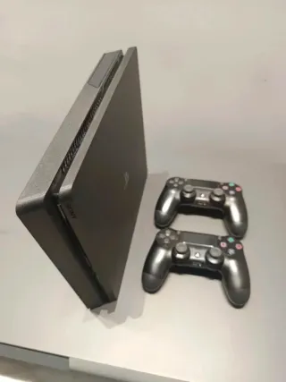 PS4 Slim + 2 mandos originales