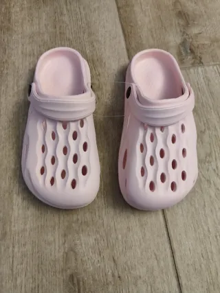 Sandalias rosas nuevas a estrenar