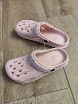 Sandalias rosas nuevas a estrenar