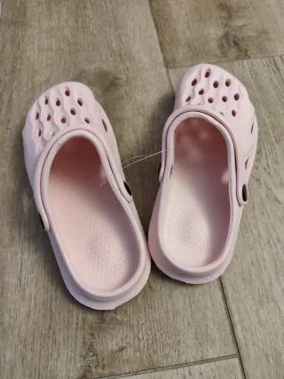 Sandalias rosas nuevas a estrenar