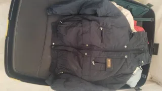 Chaqueta negra y azul