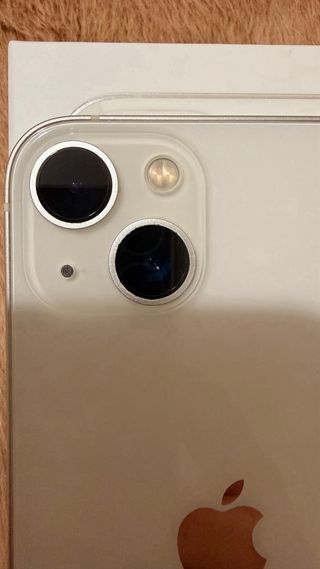 iPhone 13 Blanco con Accesorios