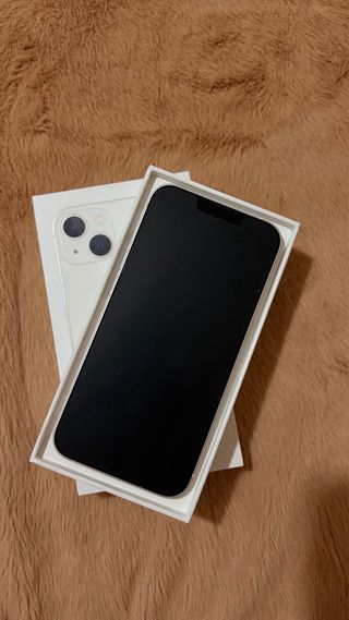 iPhone 13 Blanco con Accesorios