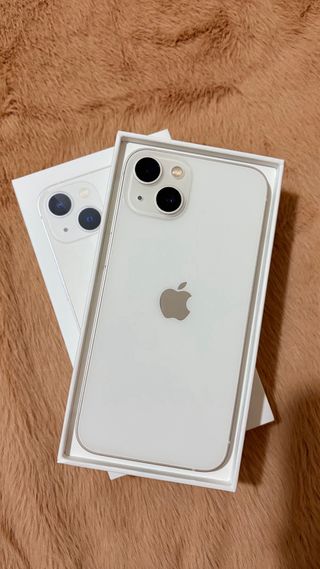 iPhone 13 Blanco con Accesorios