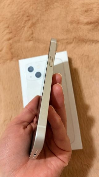 iPhone 13 Blanco con Accesorios