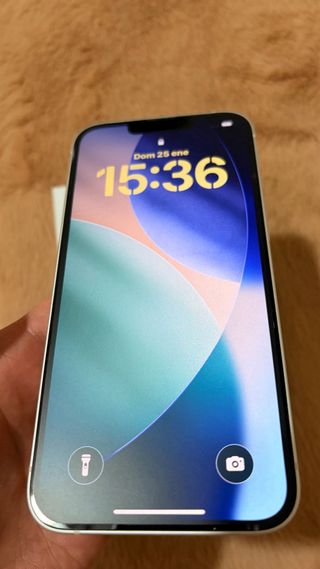 iPhone 13 Blanco con Accesorios