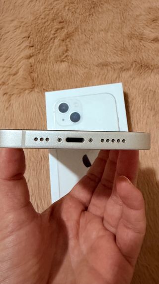 iPhone 13 Blanco con Accesorios