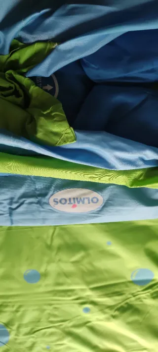 Cuna de viaje azul y verde