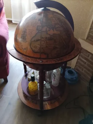 Botellero de madera con soporte