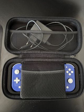 Nintendo Switch Lite Azul + Caja + Funda