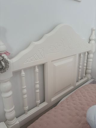 Cómoda blanca con tiradores de corazón