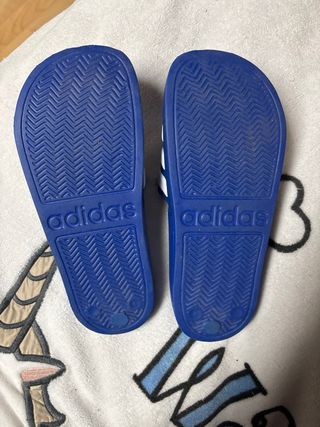 Chanclas Adidas Azules y Blancas