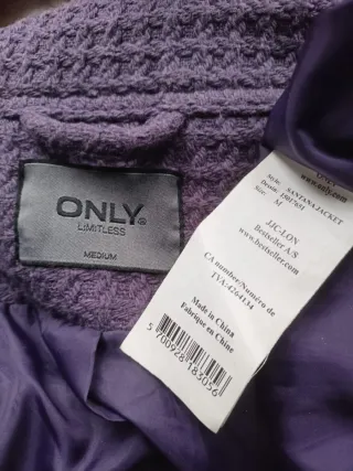 Chaqueta morada con cinturón talla M