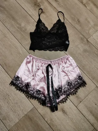 Conjunto lencería pijama encaje negro y rosa