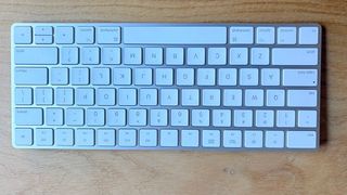 Teclado Plata y Blanco Apple