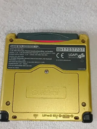 Nintendo Game Boy Advance SP con logo del Zelda