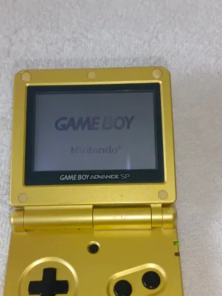 Nintendo Game Boy Advance SP con logo del Zelda