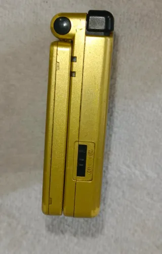 Nintendo Game Boy Advance SP con logo del Zelda