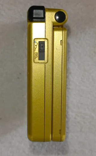 Nintendo Game Boy Advance SP con logo del Zelda