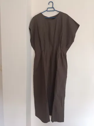 Vestido largo marrón con pliegues zara