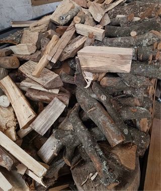 Leña mixta de chopo, roble y encina.