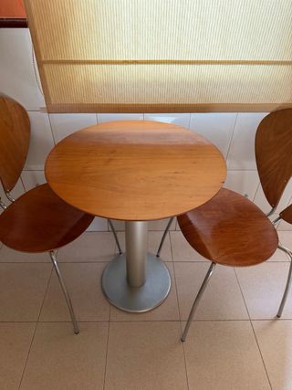 Mesa redonda con 2 sillas – ideal cocina o comedor