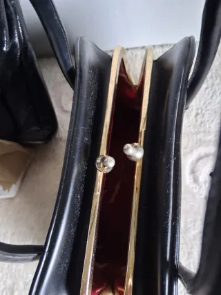 Bolsos negros de piel ,principios de 1920