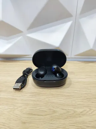 Auriculares inalámbricos negros comos y elegantes