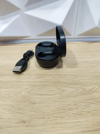 Auriculares inalámbricos negros comos y elegantes