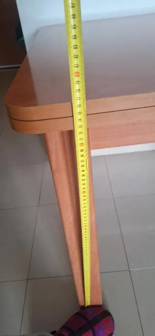 Mesa de salón extensible de madera