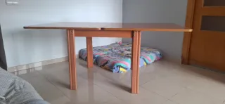 Mesa de salón extensible de madera