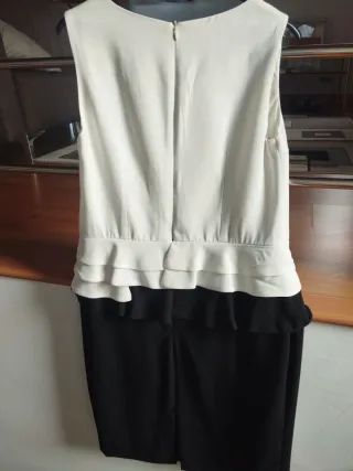 Vestido blanco y negro con volantes