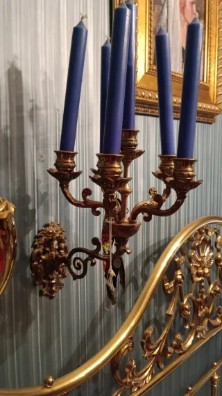 Mueble antiguo dorado de metal