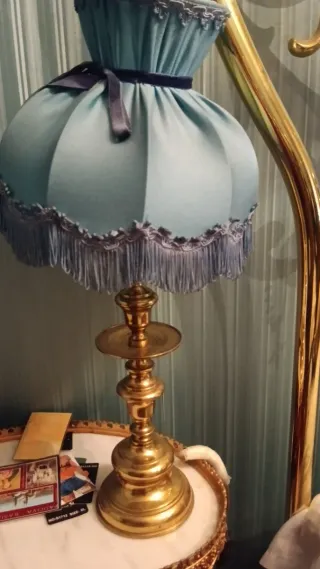 Mueble antiguo dorado de metal