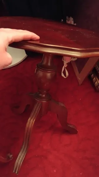 Mueble antiguo dorado de metal